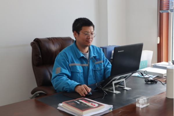 深耕技術強本領 實干篤行顯擔當—記股份公司“先進工作者”杜賢飛176 深耕技術強本領 實干篤行顯擔當—記股份公司“先進工作者”杜賢飛176